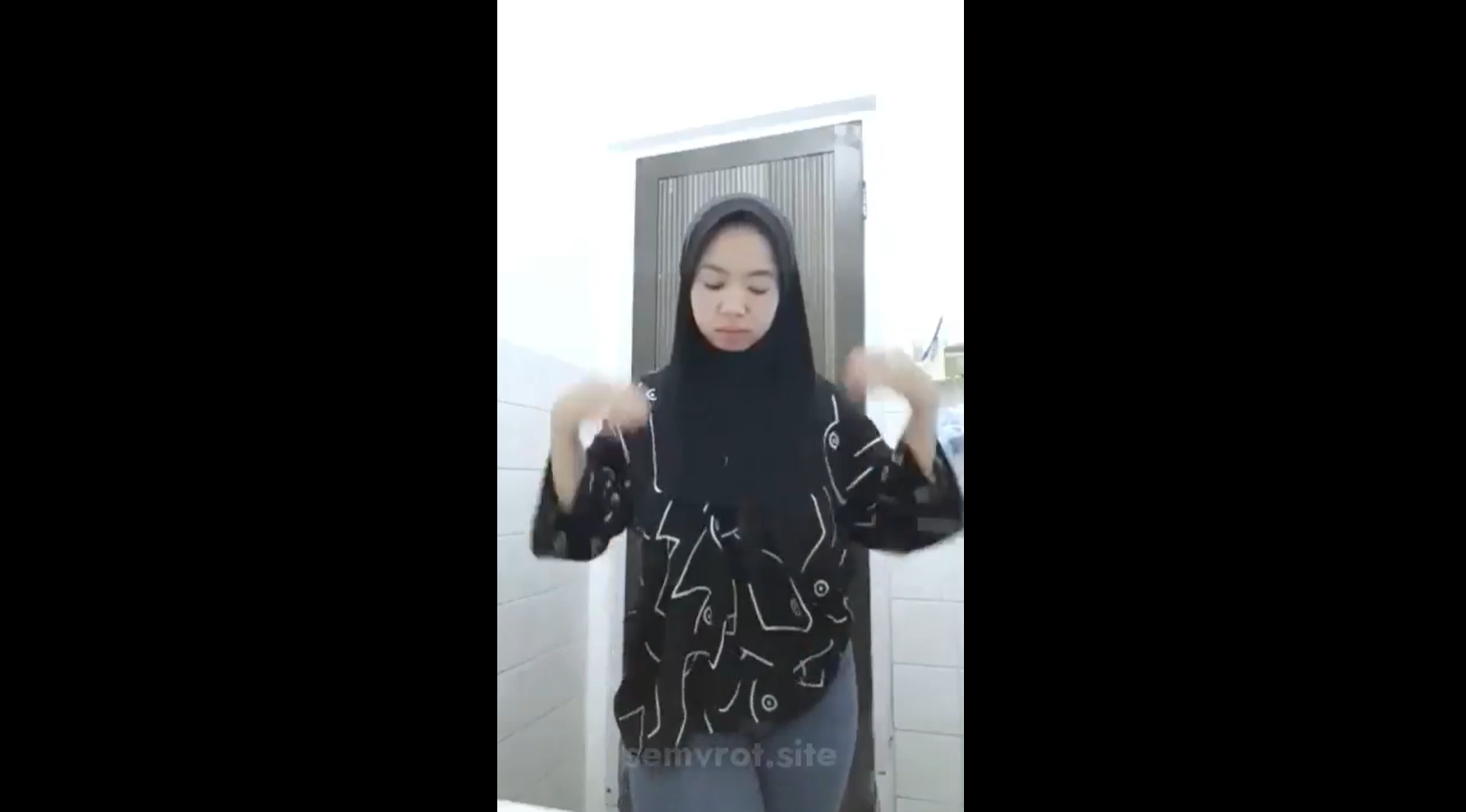 Gadis Hijab Cantik Karismatik Koko Melon Nya Gede Banget