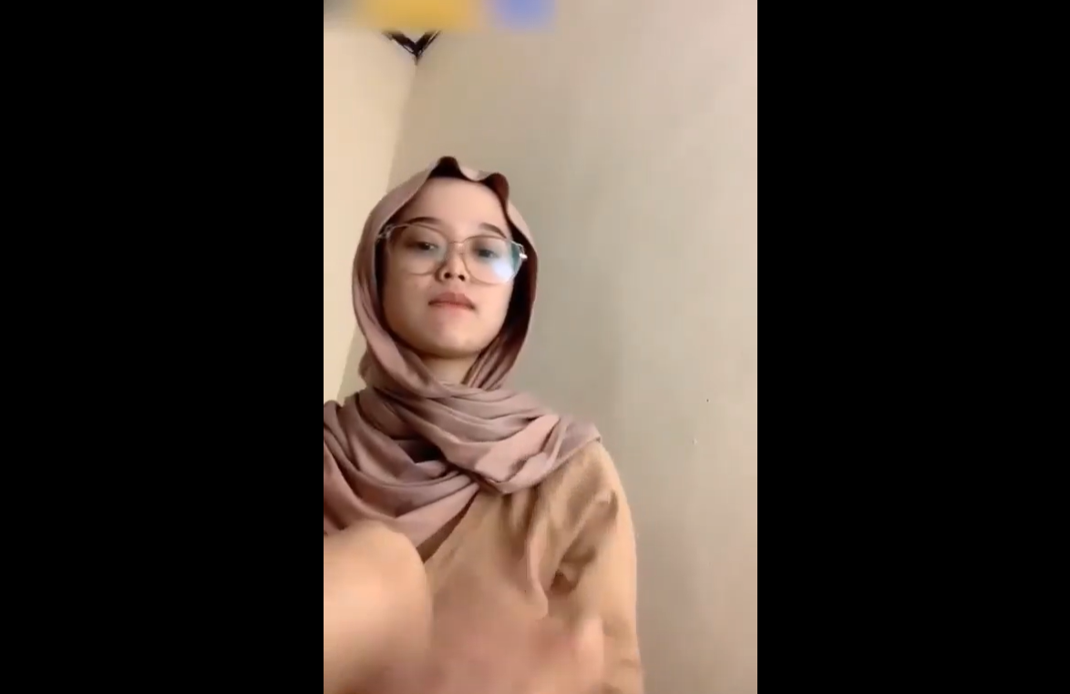 ABG Viral Gadis Hijab STMJ Nunggu OM Dadun Di Penginapan Yang Udah Di Sherlok