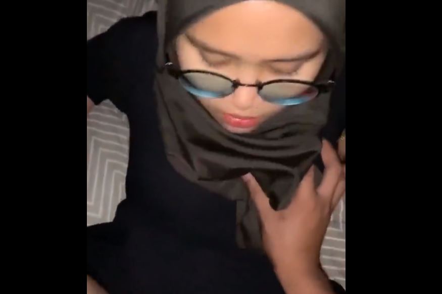 Aset Cewe Hijab Yang Masih Sempit Di Jual Pacar Nya Ke Temen