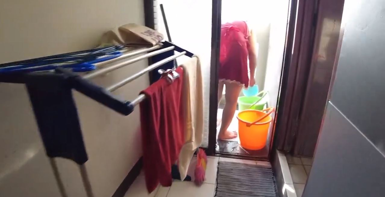 Tergoda Istri Temen Yang Lagi Nyuci Baju Liat Pantat Nya Yang Sem0k